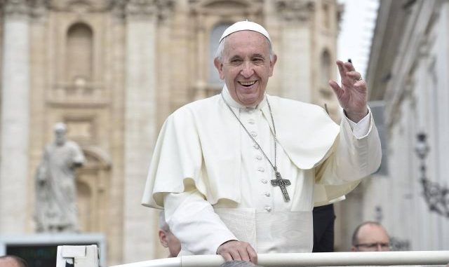 Papa-Francisc.-Facebook-640x400
