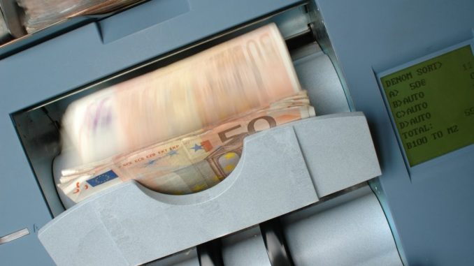 bani-euro-pexels-e1638538326916